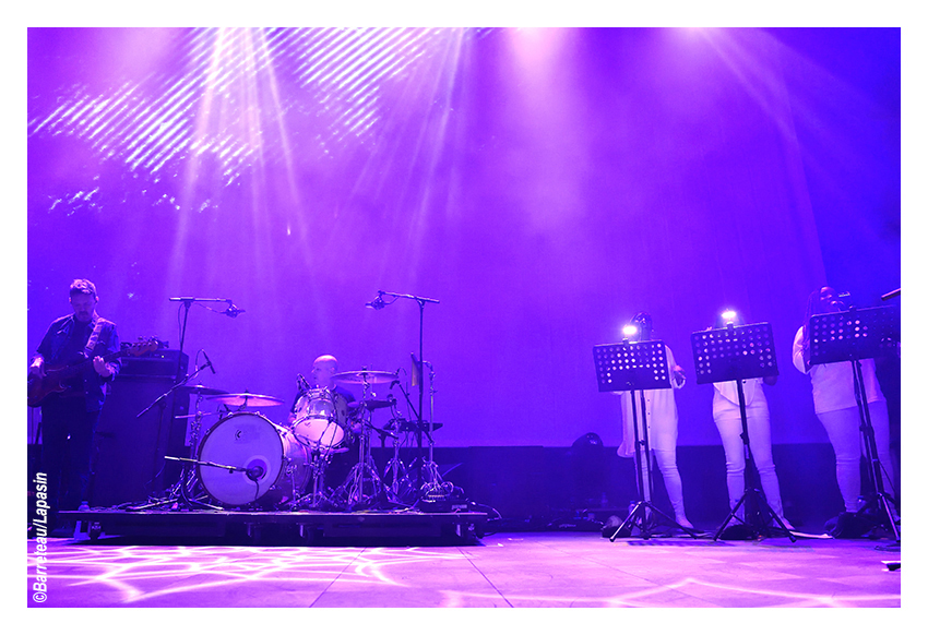 Les photos de SPIRITUALIZED en concert le 04 mai 2024 au Fuzz Club à Eindhoven aux Pays-Bas.