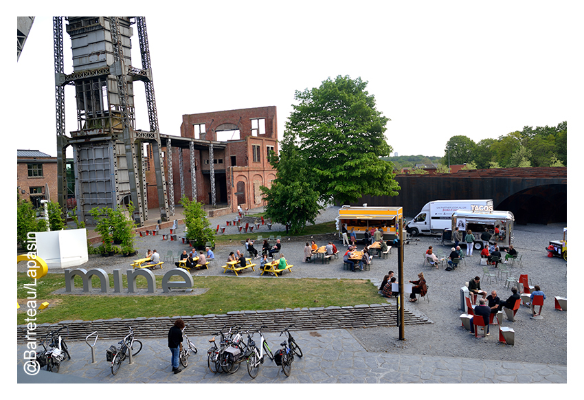 L'atmosphère du Little Waves le 7 mai 2022 à Genk en Belgique.